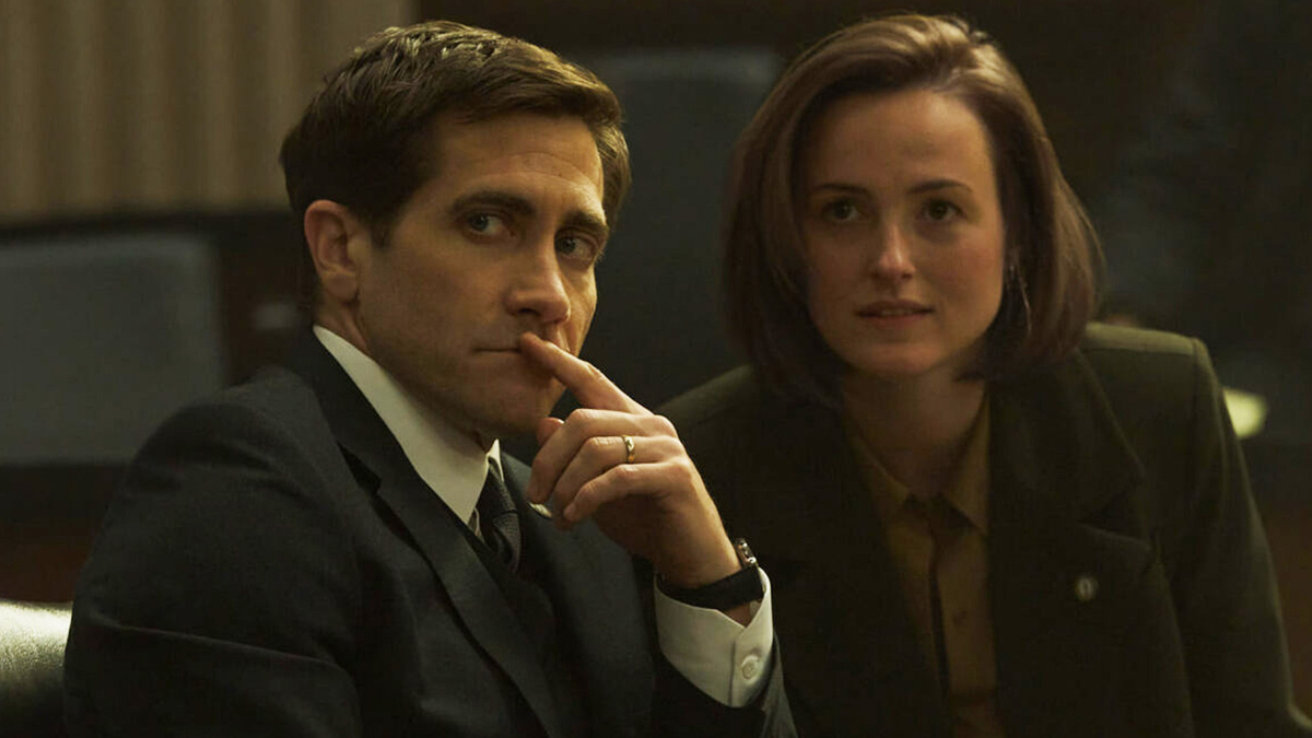 Детективный мини-сериал, основанный на романе Скотта Туроу. Сюжет полон интриг и секретов, которые не торопятся выползать наружу, заставляя зрителя гадать кто-же yбийцa