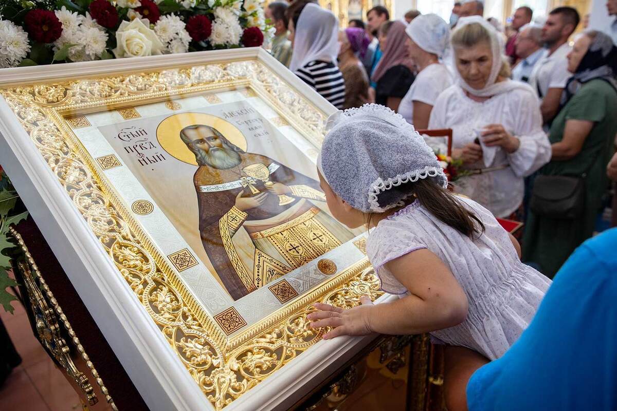 У иконы святого праведного Алексия Бортсурманского