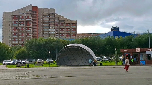 Магнитогорск, в парке у Вечного огня, прогулка под небольшим дождём (17.08.2024)