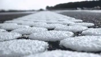 "Стеклошарики для дорожной разметки: новый тренд в строительстве!" - Новости | Упрощаем жизнь дорожникам и повышаем безопасность на дорогах! 
• Краткое описание стеклошариков для дорожной разметки: что это такое и как они работают?
Привет! Сегодня мы расскажем о новом тренде в строительстве - стеклошариках для дорожной разметки. Стеклошарики - это небольшие шарики из стекла, которые используют для обозначения дорожных разметок. Они устанавливаются в специальный клей и покрываются сверху краской. Основное преимущество стеклошариков - это их высокая видимость в любых погодных условиях. Они светятся в темноте и отражают свет фар автомобилей, что обеспечивает безопасность на дорогах. Кроме того, стеклошарики просты в установке и имеют долгий срок службы. Однако, их цена выше, чем у обычной краски для дорожной разметки. Если вы хотите приобрести стеклошарики, то их можно найти в специализированных магазинах или заказать онлайн. Читайте наши новости!
• Преимущества использования стеклошариков для дорожной разметки: улучшенная видимость и безопасность на дорогах.
Сегодня мы хотим поделиться с вами новым трендом в строительстве - стеклошариками для дорожной разметки. Они не только упрощают работу дорожникам, но и повышают безопасность на дорогах. Стеклошарики обладают высокой отражательной способностью, что обеспечивает улучшенную видимость на дороге в любое время суток. Среди преимуществ использования стеклошариков можно отметить их долговечность и устойчивость к воздействию окружающей среды. Кроме того, они легко устанавливаются и не требуют постоянного обслуживания. Однако, стоит учитывать, что стеклошарики могут быть достаточно дорогими и не всегда удобны для использования на некоторых типах дорог. Если вы заинтересовались стеклошариками, то их можно приобрести в специализированных магазинах и на сайтах производителей. Следите за нашими новостями, чтобы узнать больше о новых тенденциях в строительстве!
• Где купить стеклошарики для дорожной разметки и как их правильно применять?
Стеклошарики для дорожной разметки - это новый тренд в строительстве! Они упрощают жизнь дорожникам и повышают безопасность на дорогах. Преимущества и недостатки использования стеклошариков очевидны: они прекрасно видны в темное время суток, не выцветают на солнце и легко удаляются при необходимости. Но их стоимость выше, чем у обычной краски. Где можно купить стеклошарики для дорожной разметки? В настоящее время их можно приобрести в специализированных магазинах или заказать у производителя. Но помните, что правильное применение стеклошариков - залог эффективной дорожной разметки. Читайте наши новости, чтобы узнать больше!