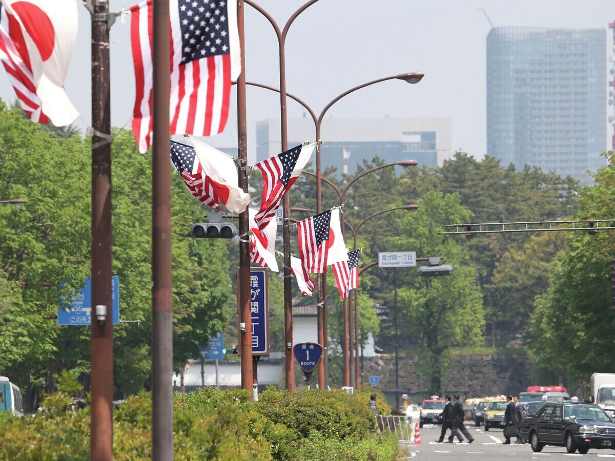    Флаги США и Японии в Токио. Архивное фото© AP Photo / Koji Sasahara