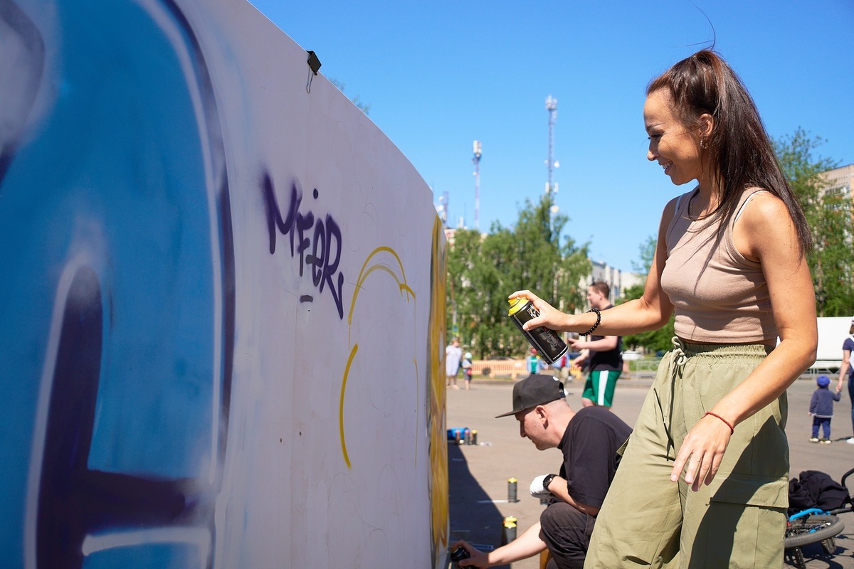 "Городского граффити-фестиваля" https://vk.com/iliyderzhavin?w=wall90609921_2959