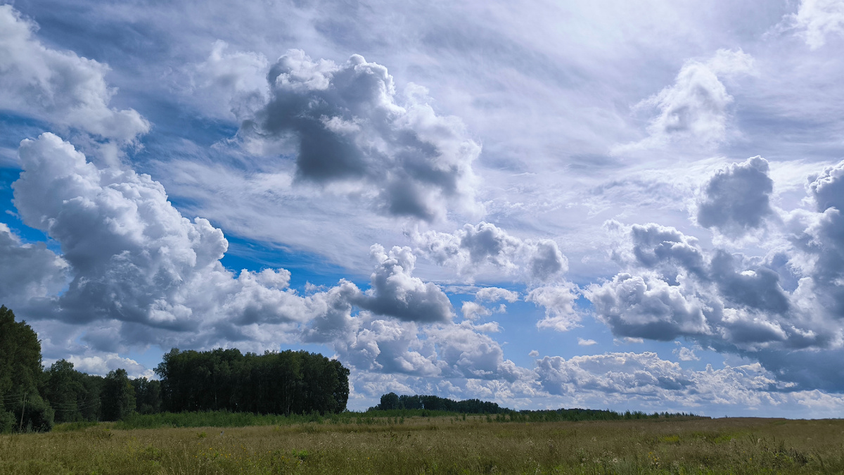 Облака набегали друг на друга