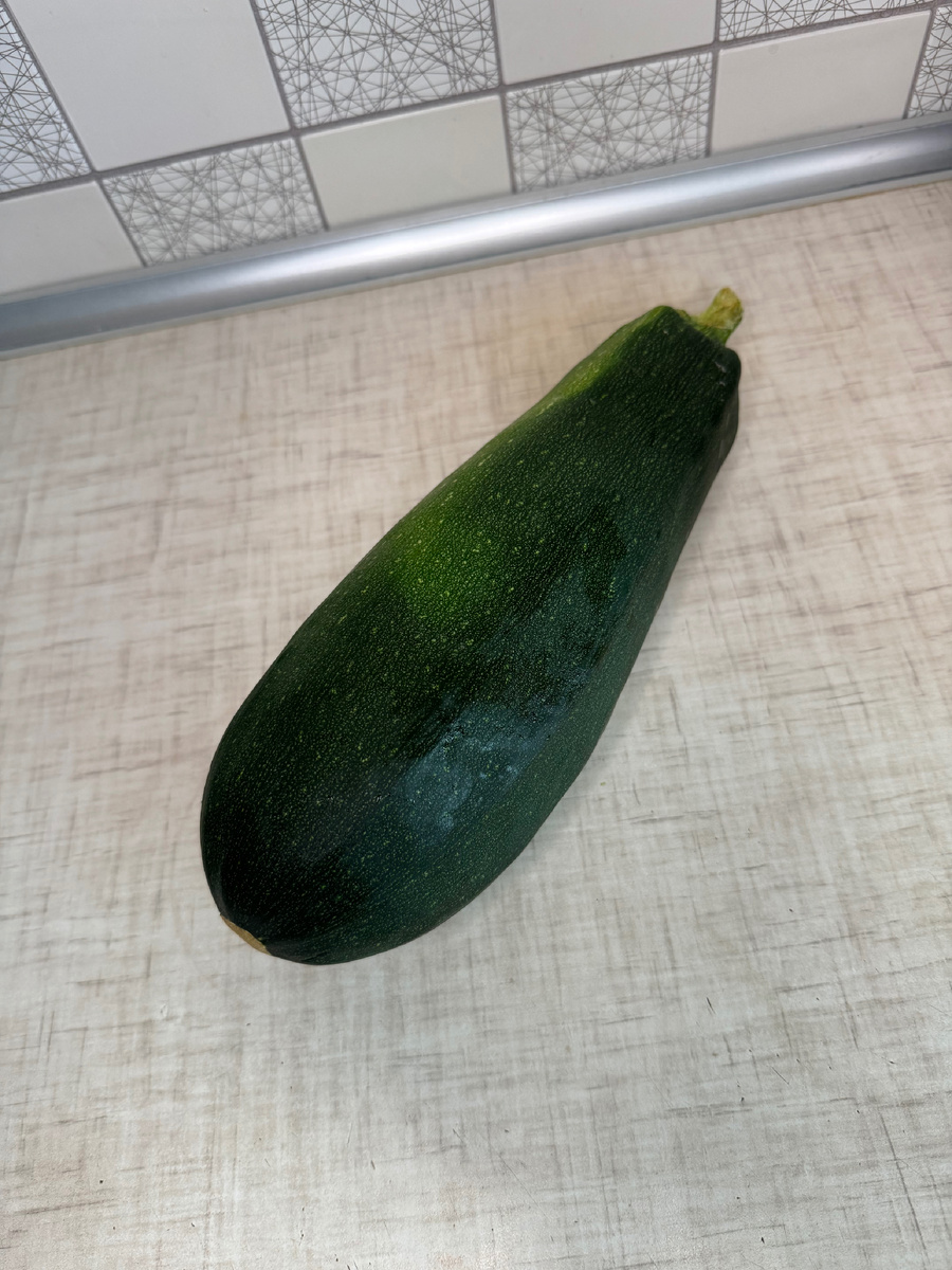 Кабачок у меня чуть больше среднего. 
