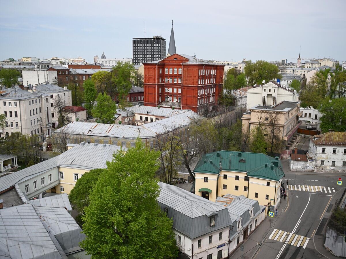    Пешеходный переход на пересечение Хохловского и Подкопаевского переулков© РИА Новости / Павел Бедняков