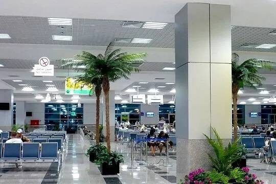    Сотни российских туристов не могут вернуться в Москву из Хургады