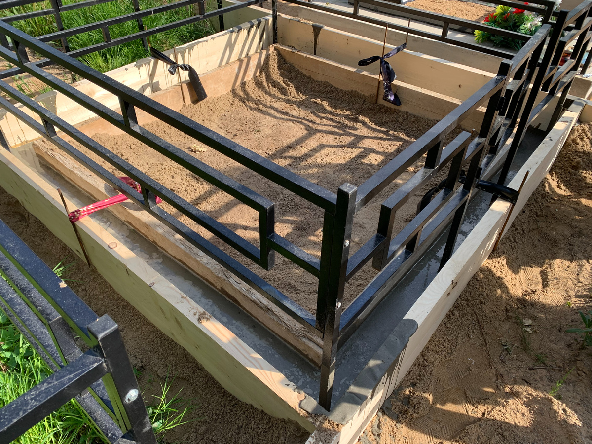 Промежуточный этап заливания бетонного основания (мокрый бетон) 