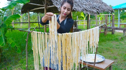 Как приготовить лапшу и съесть с овощным супом 🍜 | Деревенская жизнь