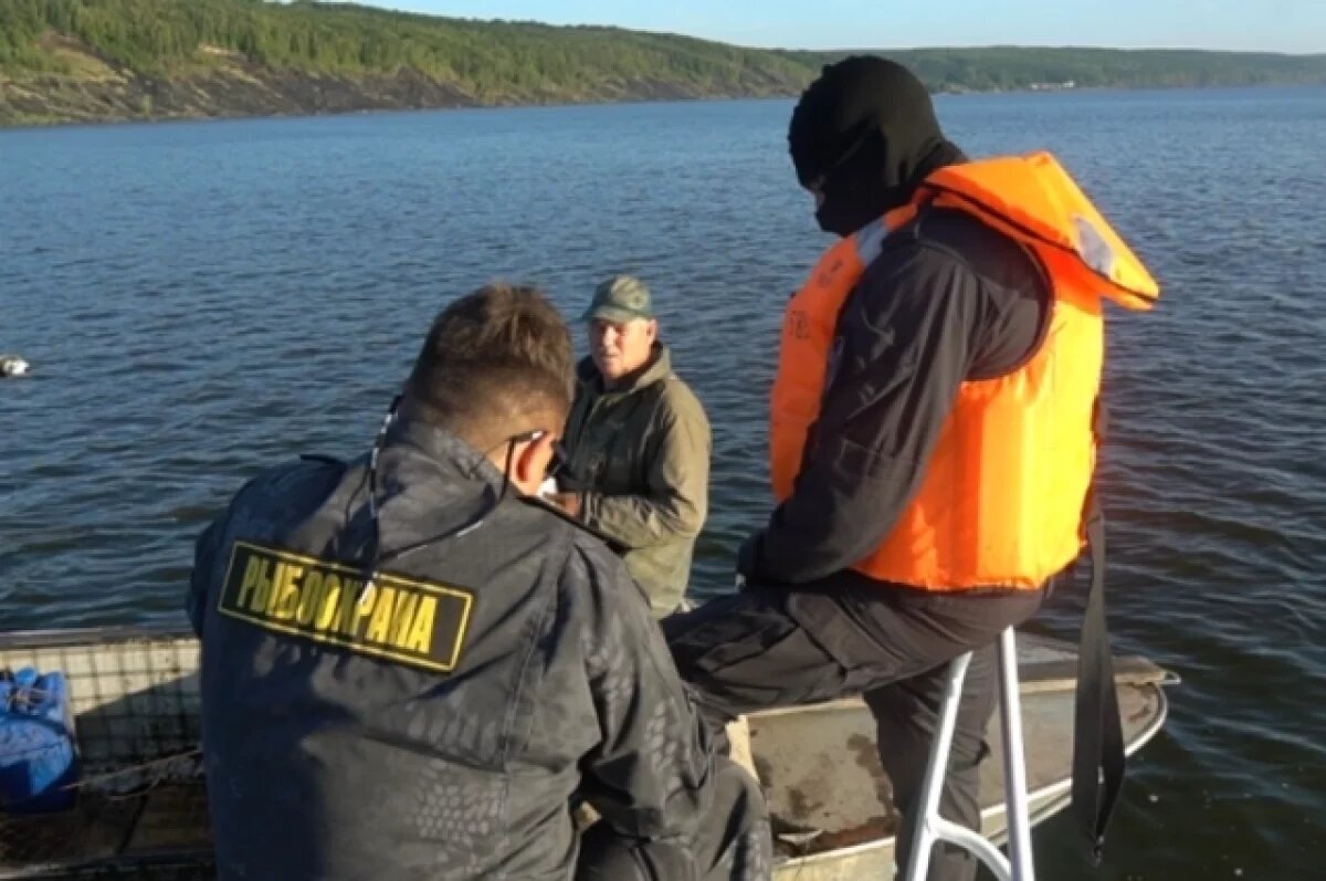    Бойцы ОМОН помогли поймать на Волге двух рыбаков-нарушителей