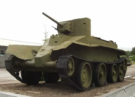 Танк БТ-1 — это гипотетическая модель советского легкого танка, которая могла бы стать предшественником знаменитой серии колесно-гусеничных танков БТ, сыгравших важную роль в межвоенный период и в начале Второй мировой войны. Хотя реальной модели БТ-1 не существовало, представим себе возможное развитие событий, если бы такая машина была создана. 