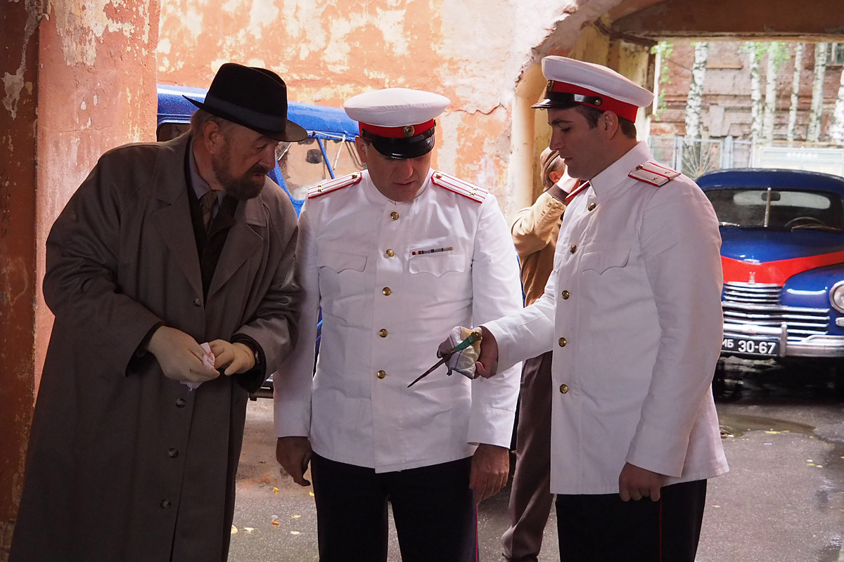 Сериал "Шифр",режиссеры Вера Сторожева и Ольга Гнедич. Максим Стоянов (справа) в роли сотрудника МУРа. Фото - Яндекс-картинки