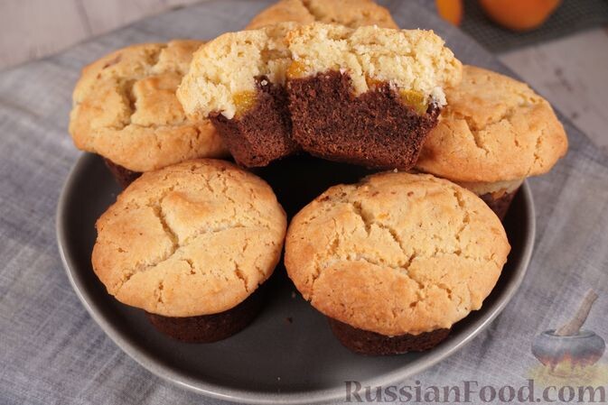 абрикосы, масло сливочное, яйца, сахар, сахар ванильный, какао-порошок, мука, разрыхлитель, сахарная пудра