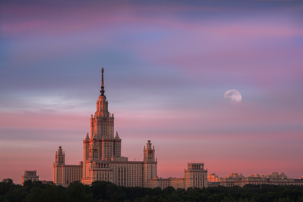 Источник: https://bangkokbook.ru/zametki/mgu-i-moskva-siti-94-foto.html