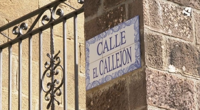Улица El Callejón, ширина которой составляет всего 42 сантиметра в самом узком месте, занесена в Книгу рекордов Гиннеса и является предметом особой гордости местных жителей.