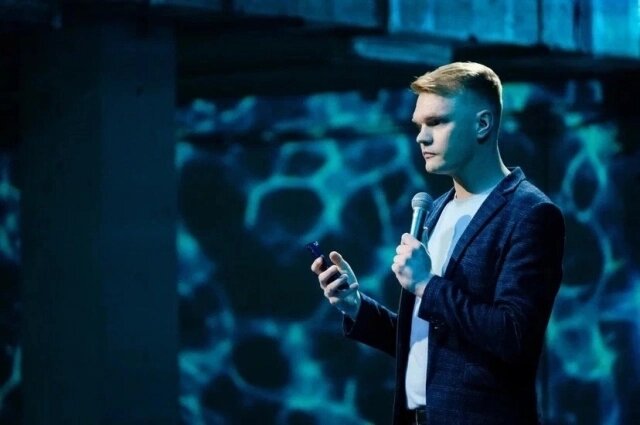    Михаил говорит, что пермские стендаперы ничем не уступают коллегам из других регионов, но им не хватает постоянной площадки для выступлений. Фото: Из личного архивa/ Михаил Переходько