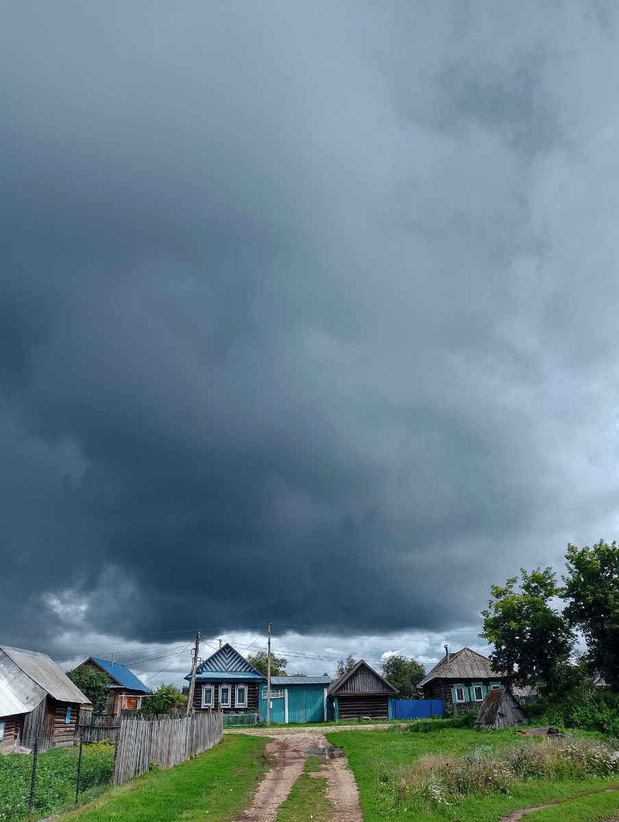 фото автора, дождь начинается, не кажется)) 