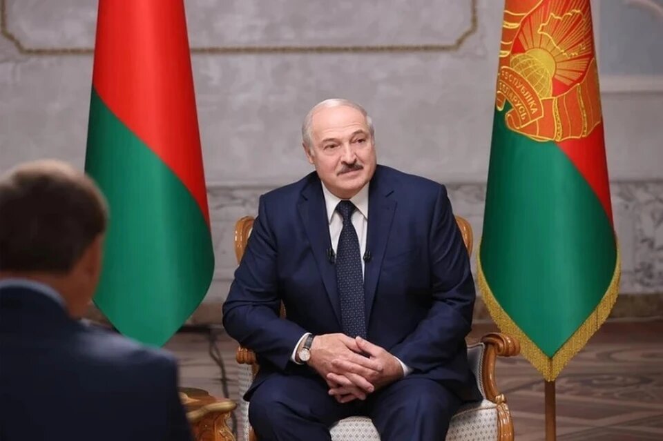 Вот всем хорош Александр Григорьевич Лукашенко, в Белоруссии какую-то часть социализма сохранил, промышленность и сельское хозяйство, с Россией в Союзном государстве, но иногда он делает, мягко...