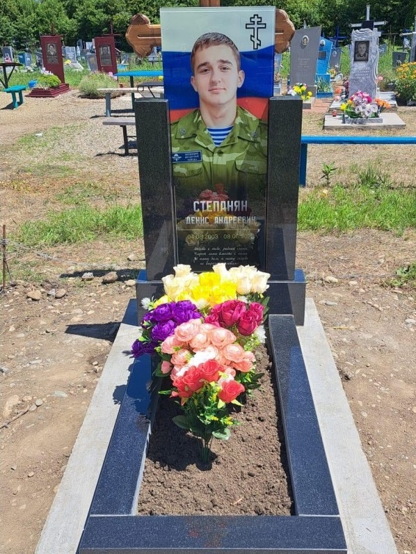 Наша работа. Комбинация гранита Габбро и фото на стекле по технологии ТРИПЛЕКС.