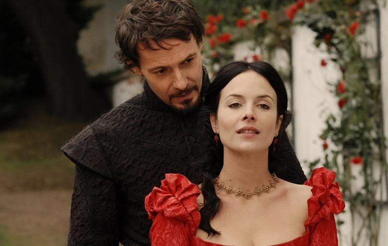 Армель Дойч  в роли Марго и Жюльен Буасселье в роли Генриха IV