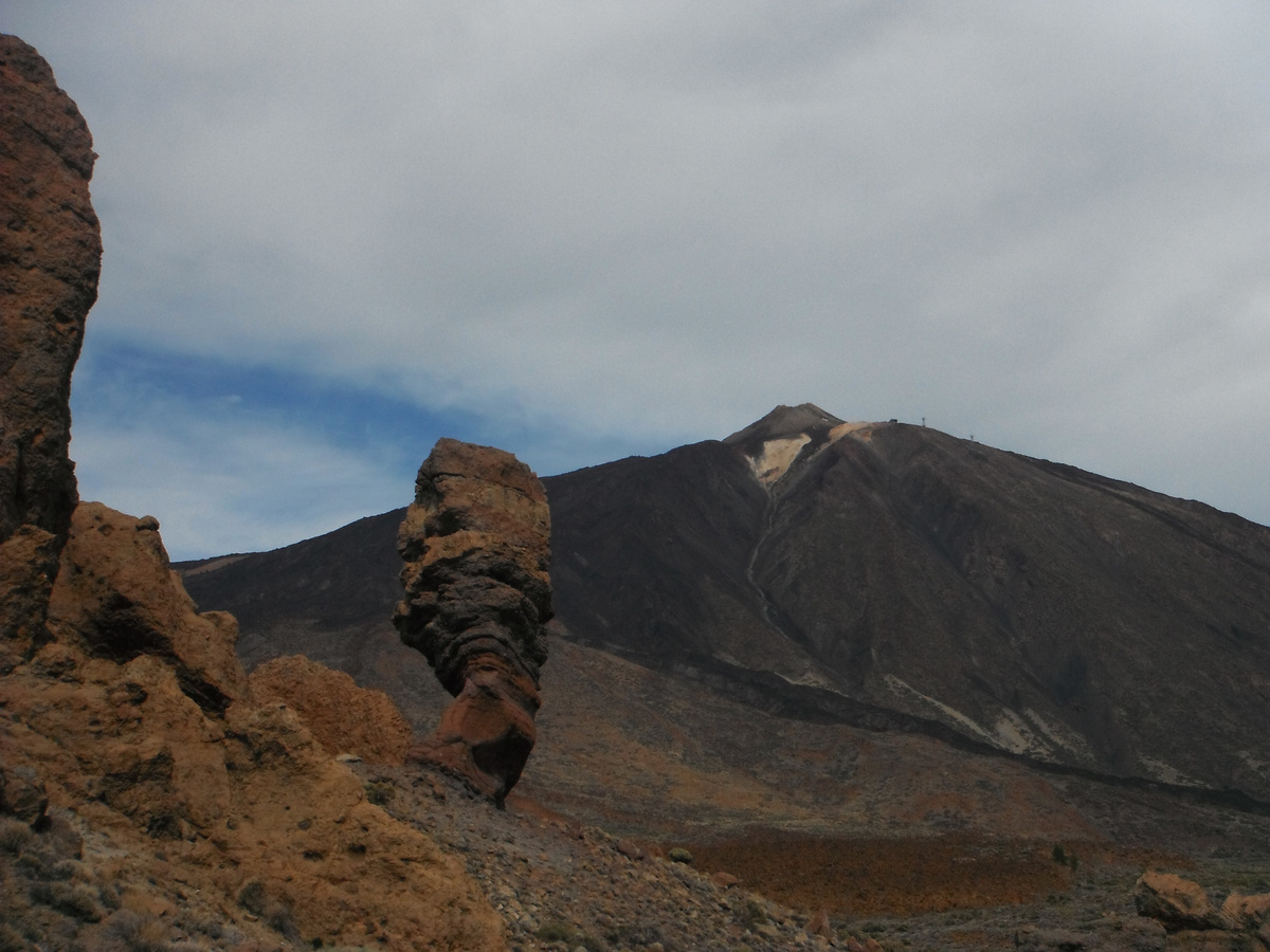 Если на этой горе нет снега, то пресная вода будет только из дождя. Или из опреснителя.