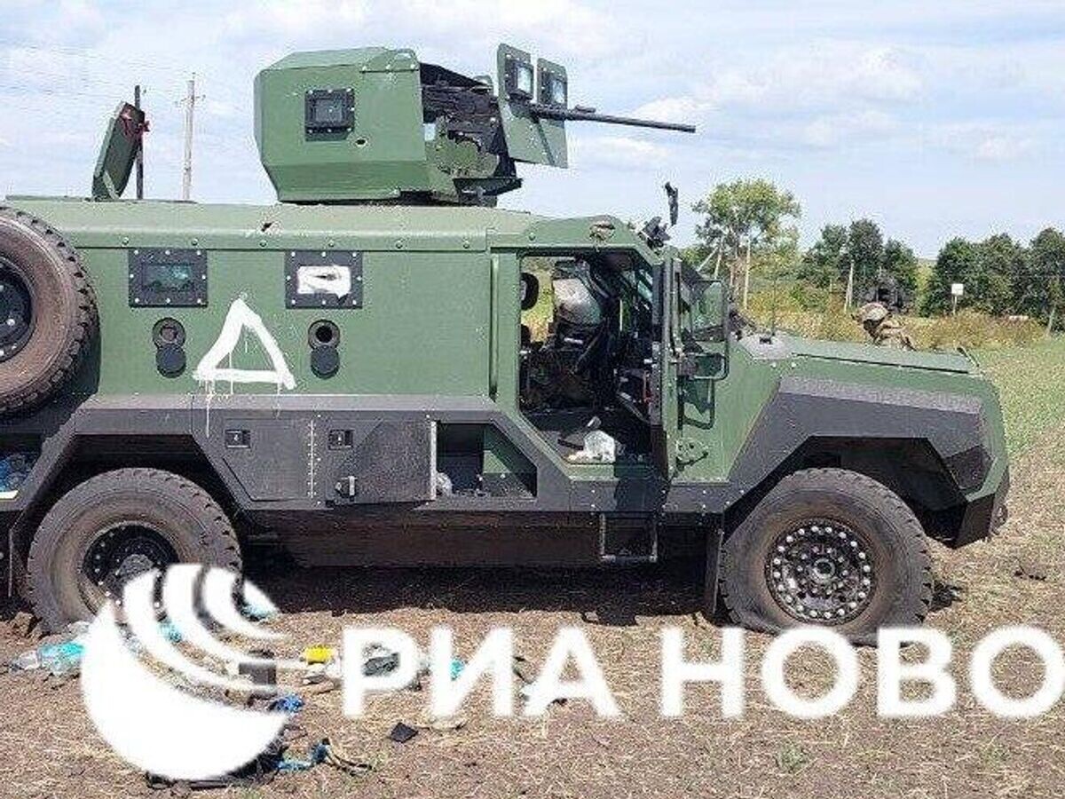    Бронеавтомобиль Roshel Senator© РИА Новости