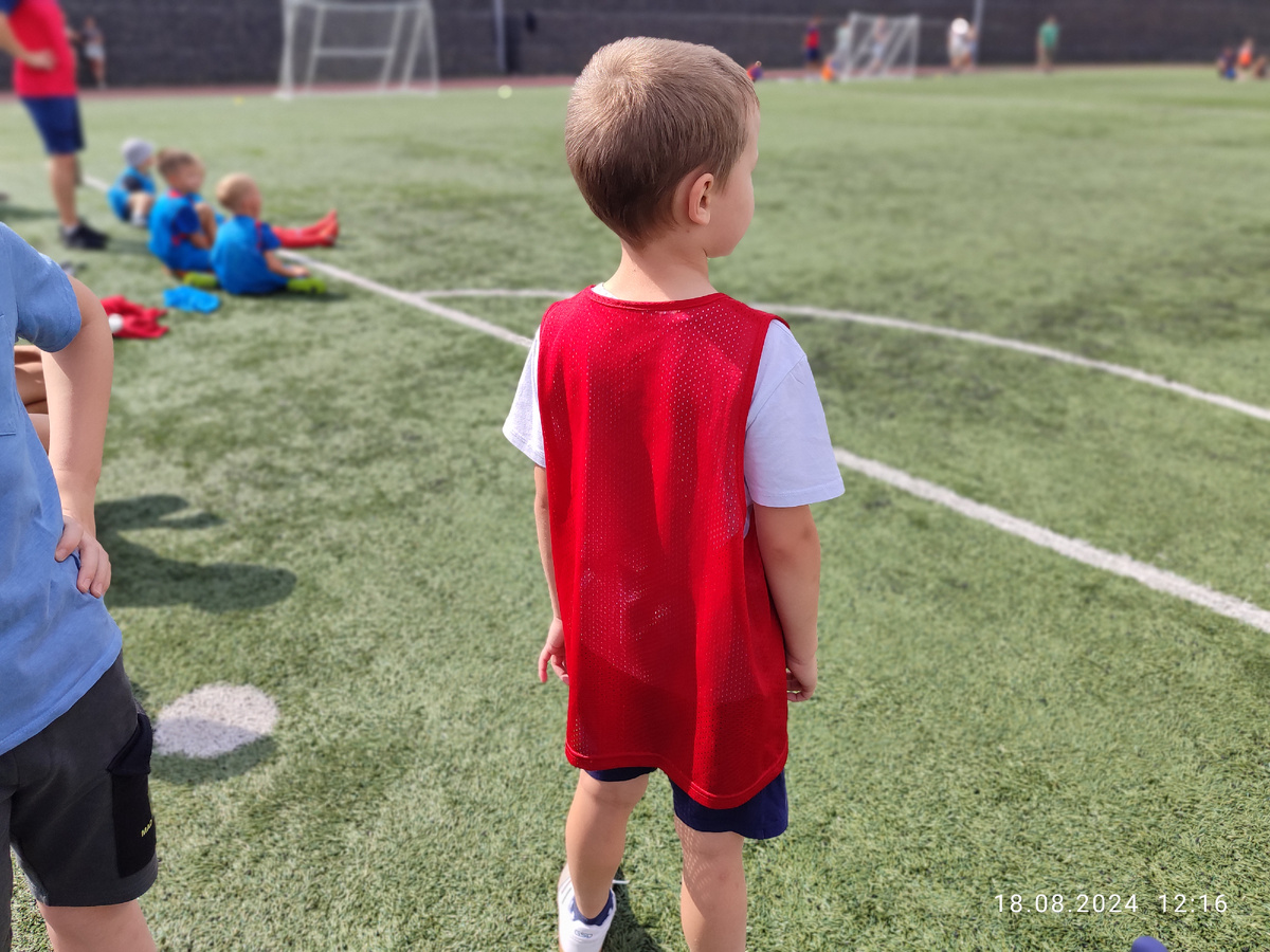 Вадюха внимательно смотри, как играет команда