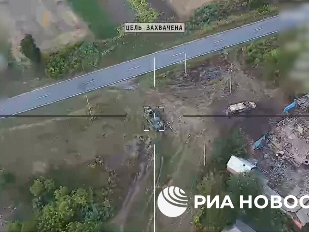    Поражение боеприпасом "Ланцет" боевой машины "Козак" ВСУ © Министерство обороны РФ