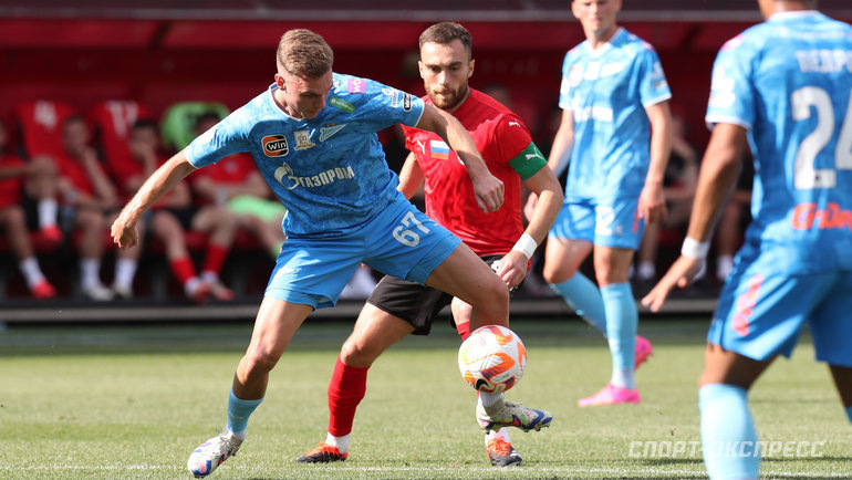    Полузащитник «Зенита» Максим Глушенков в матче с «Химками».Федор Успенский