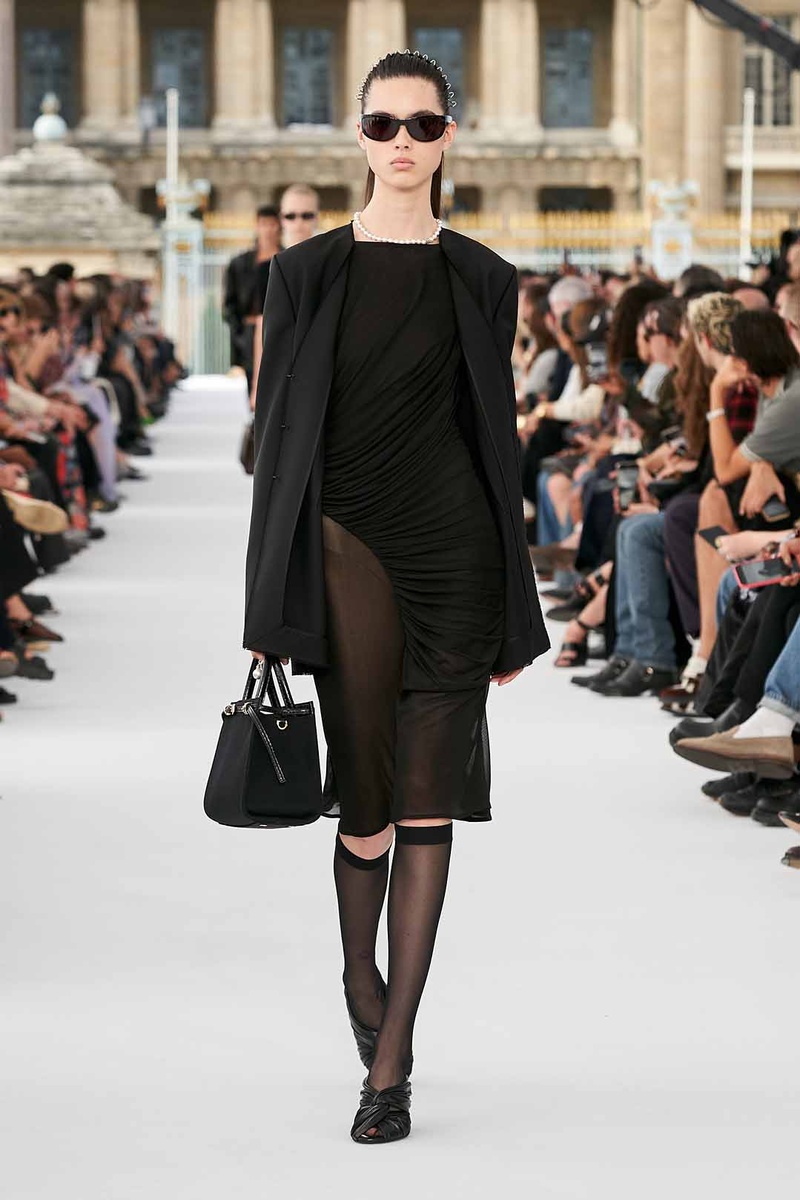 Платья 2025 мода 2024. Givenchy Spring 2023. Givenchy 6y01