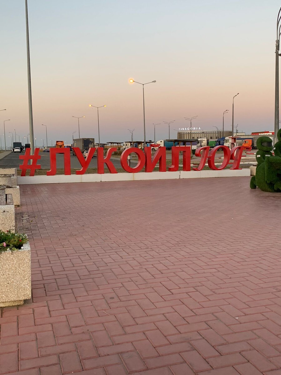 На твоей фирме кушаю