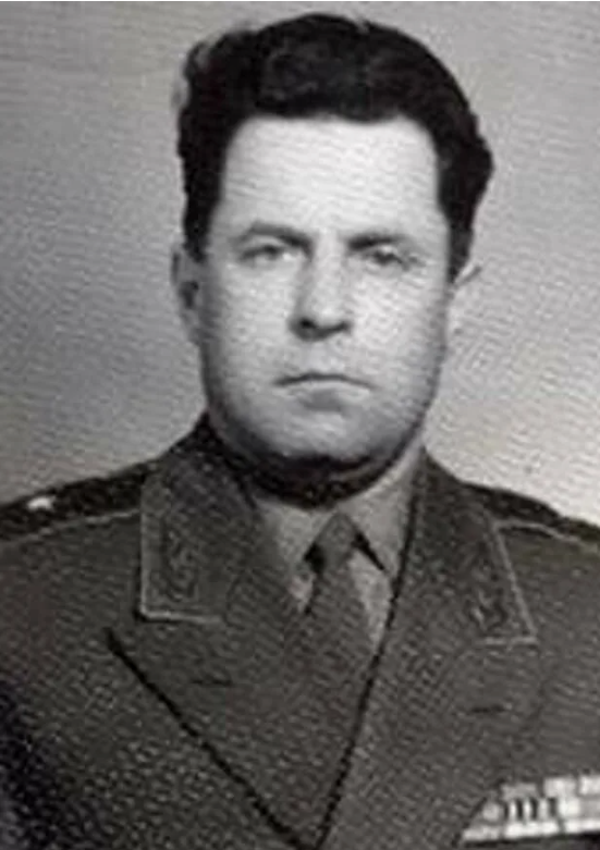 генерал-майор С.Ф.Ахромеев, 1960 год. Источник фото - https://s30116489994.mirtesen.ru/blog/43998523150/Sergey-Fedorovich-Ahromeev.-Nachalnik-Generalnogo-shtaba.-Marsha?&utm_referrer=mirtesen.ru