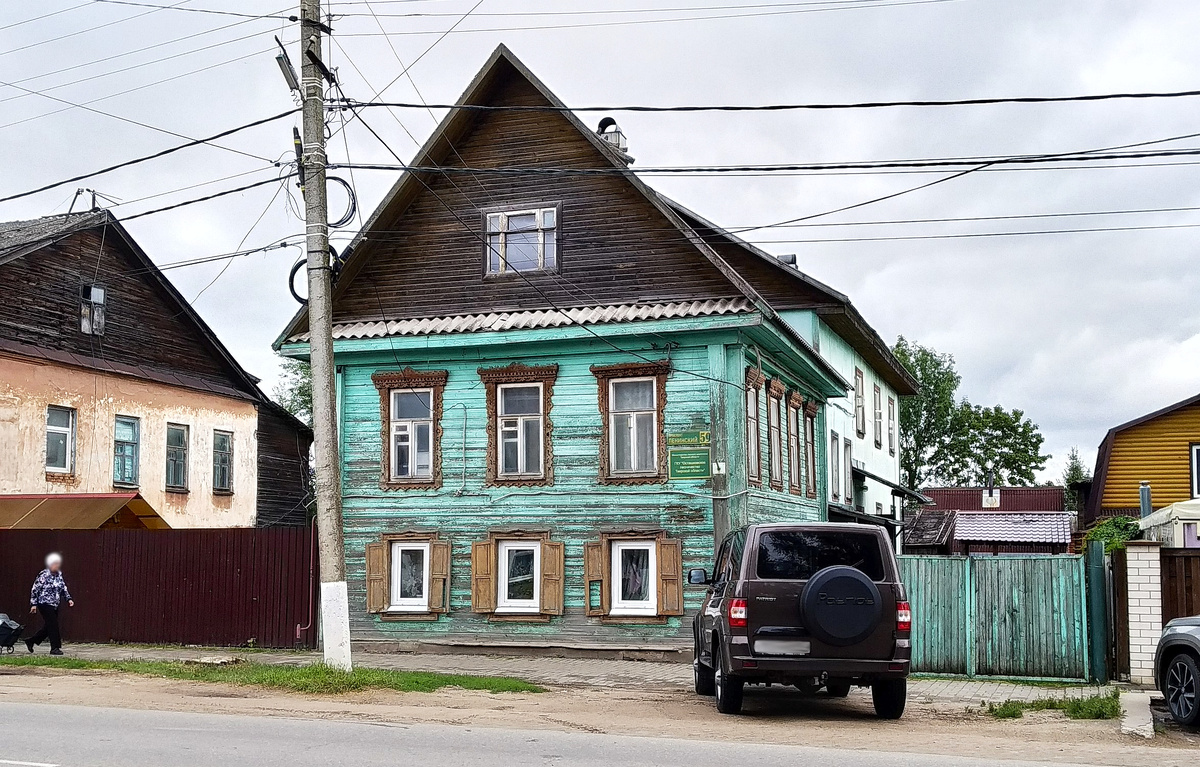 Деревянный дом в центре г. Осташков в июле 2024 года, фото автора 