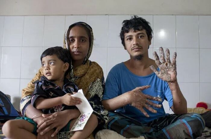 Абул Бажандар со своей семьёй 