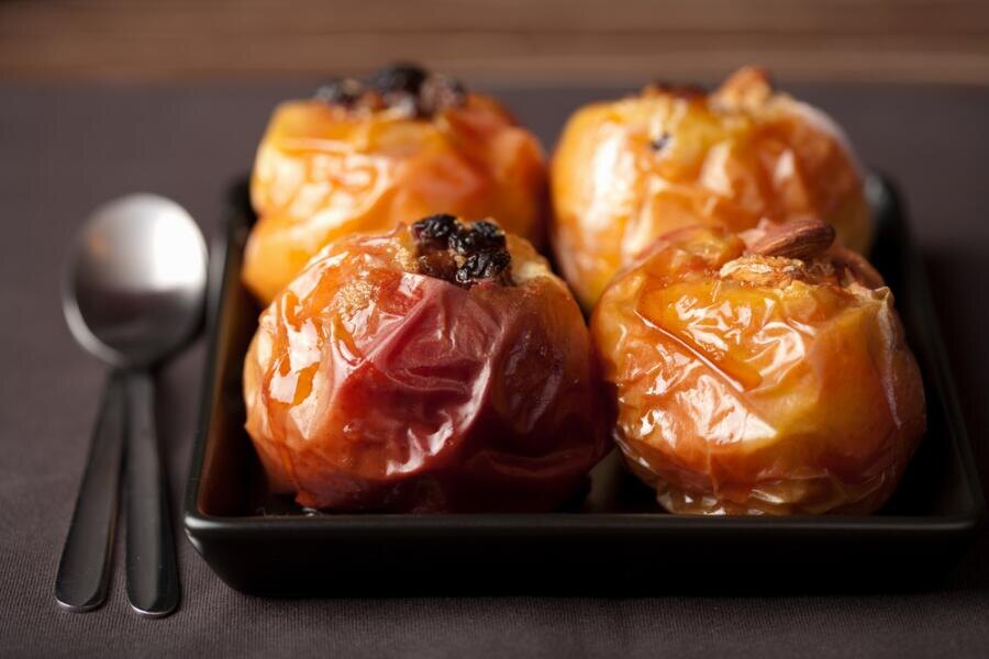    Печёные яблоки: какие вариации на эту тему вам известны? Фото: Depositphotos