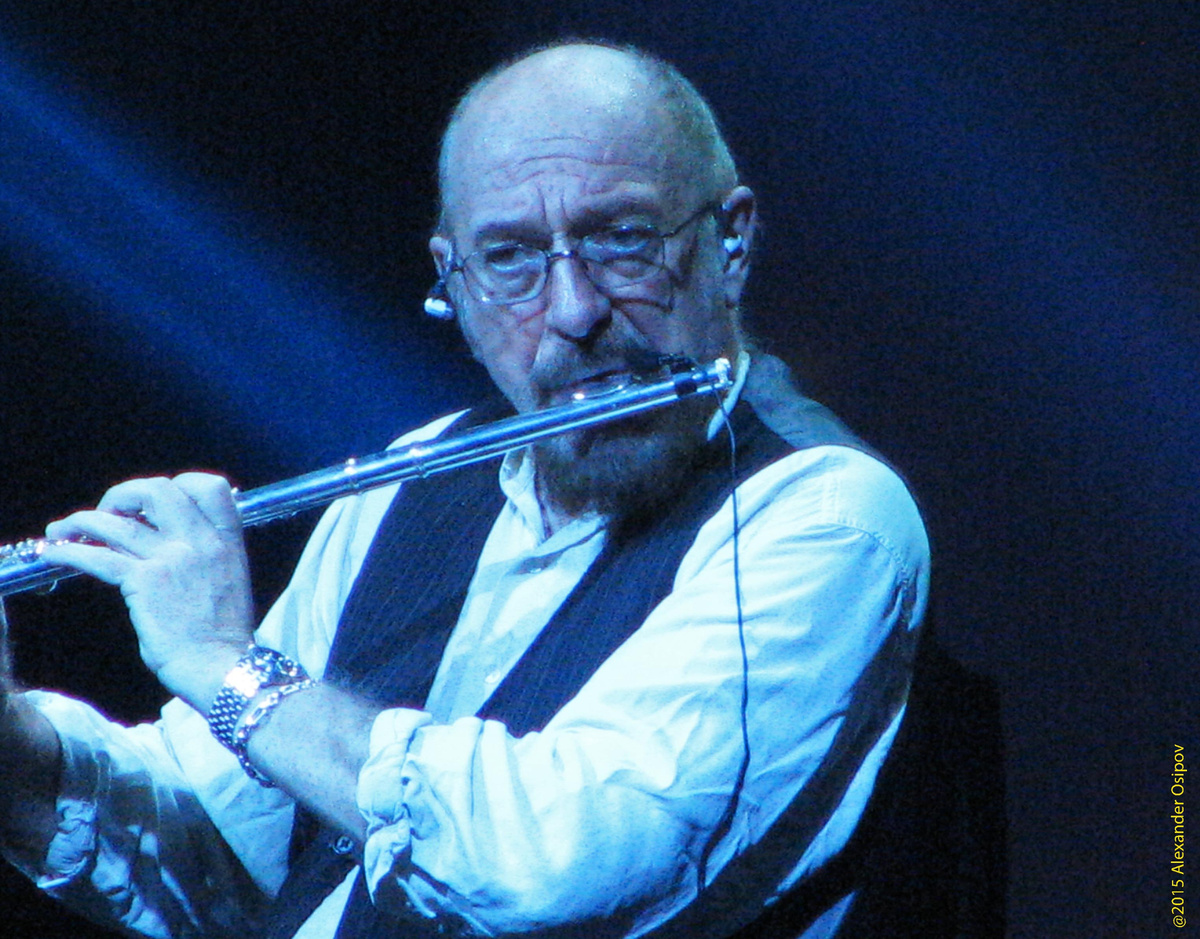 Иэн Андерсон во время концерта в Крокус Сити Холле, 18 сентября 2015 г.