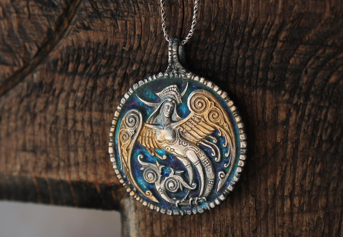 Подвеска с изображением Сирина. Серебро, горячие эмали, позолота.  