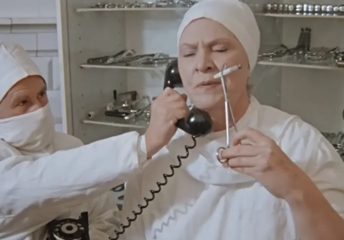 Врач с сигаретой