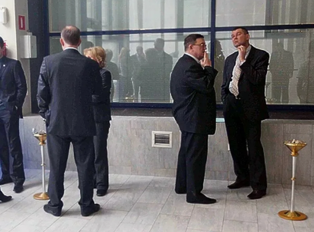 Курилка в Думе вырезка из Яндекс