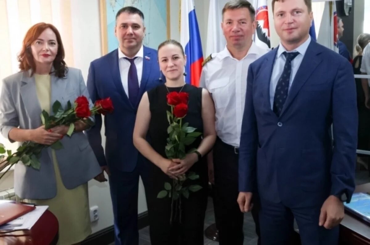    Депутат вручил награды Заксобрания авиаторам Камчатки