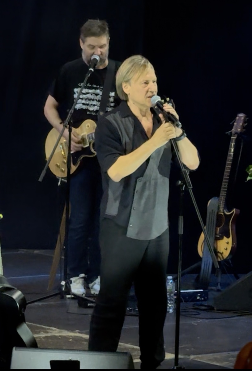 Скрин с видео. Дмитрий Харатьян. Концерт «Дороги любви»