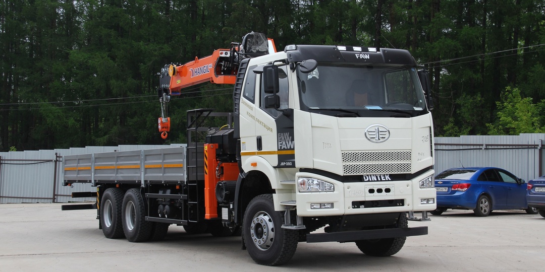 Кран-манипуляторная установка Hangil HGC976 на шасси FAW J6P 390: надёжность и мощь для сложных задач