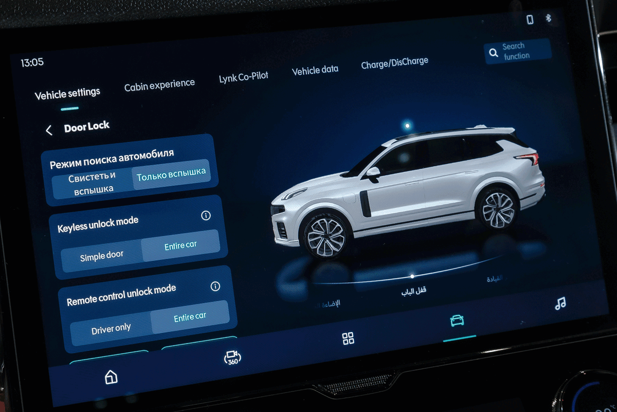    Язык системы — русско-английско-китайский, а на некоторых экранах встречаются ещё и подписи какой-то арабской вязью   
Дмитрий Питерский
