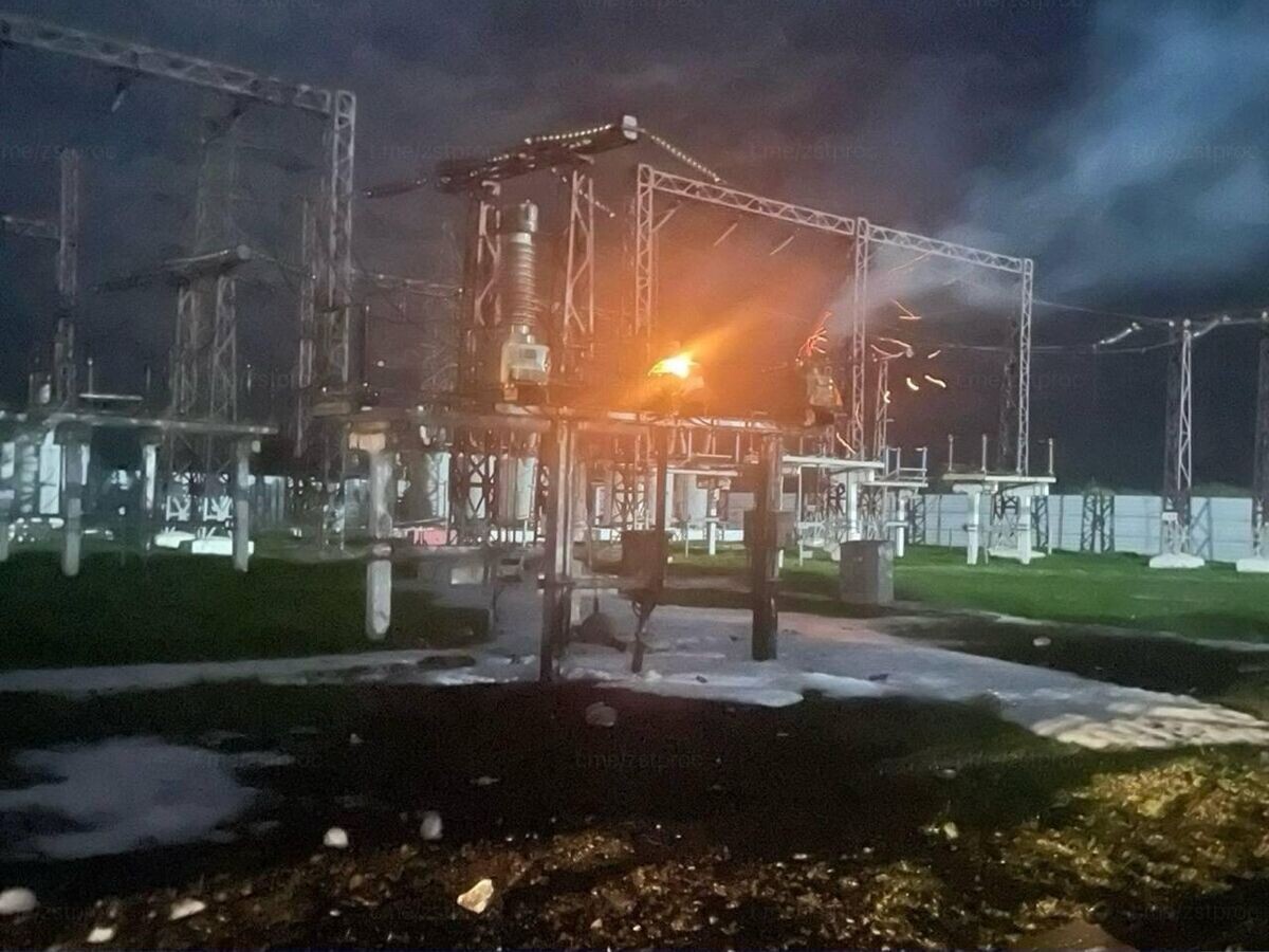    Место возгорания трансформатора в районе станции Мариинск на Красноярской железной дороге© Фото : Западно-Сибирская транспортная прокуратура/Telegram