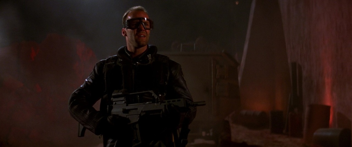 Джейсона Стэйтема режиссёр присмотрел на роль Скорбного Уильямса. И ради этого проекта дальновидный британец даже отказался от главной роли в отечественном хорроре «Псы-воины». Однако студия настояла на том, чтобы роль Уильямса исполнил популярный в те годы Кубик Льда. 