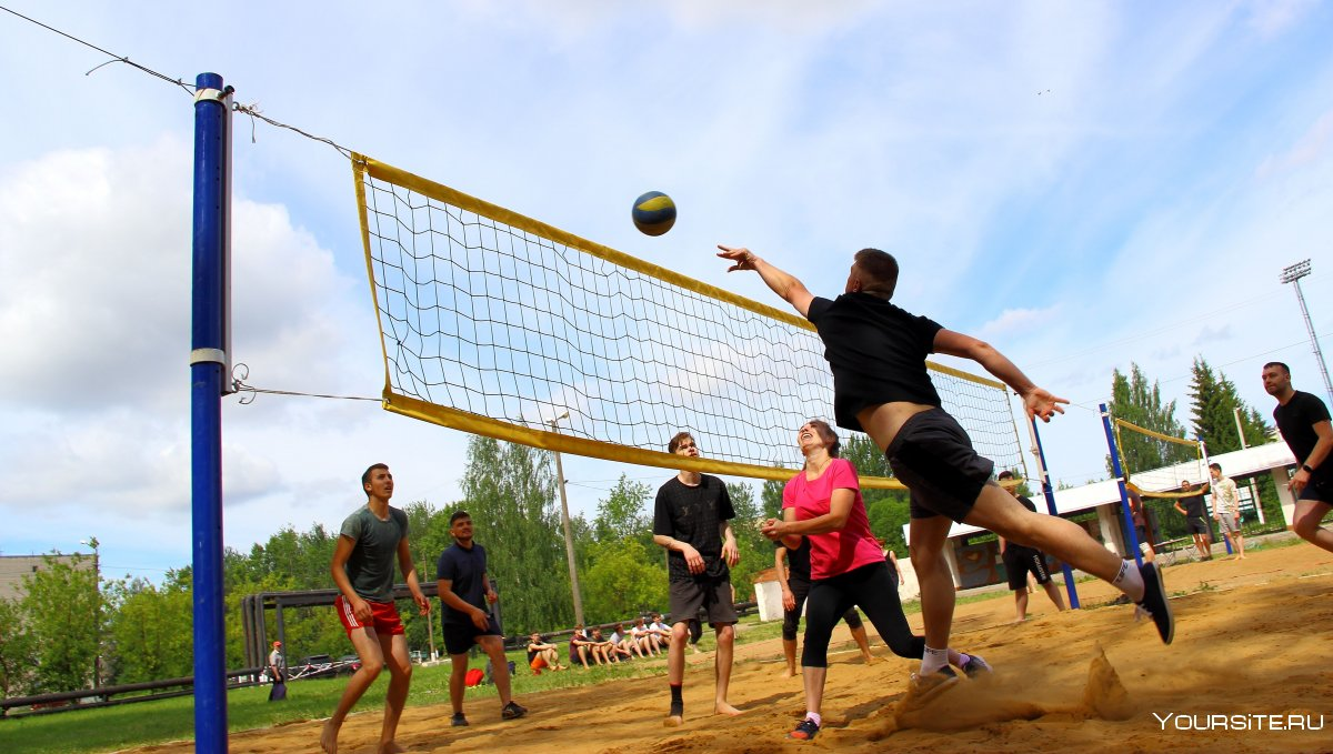 фото с сайта https://sportishka.com/komandnye-vidy-sporta/2538-volejbol-vo-dvore.html
