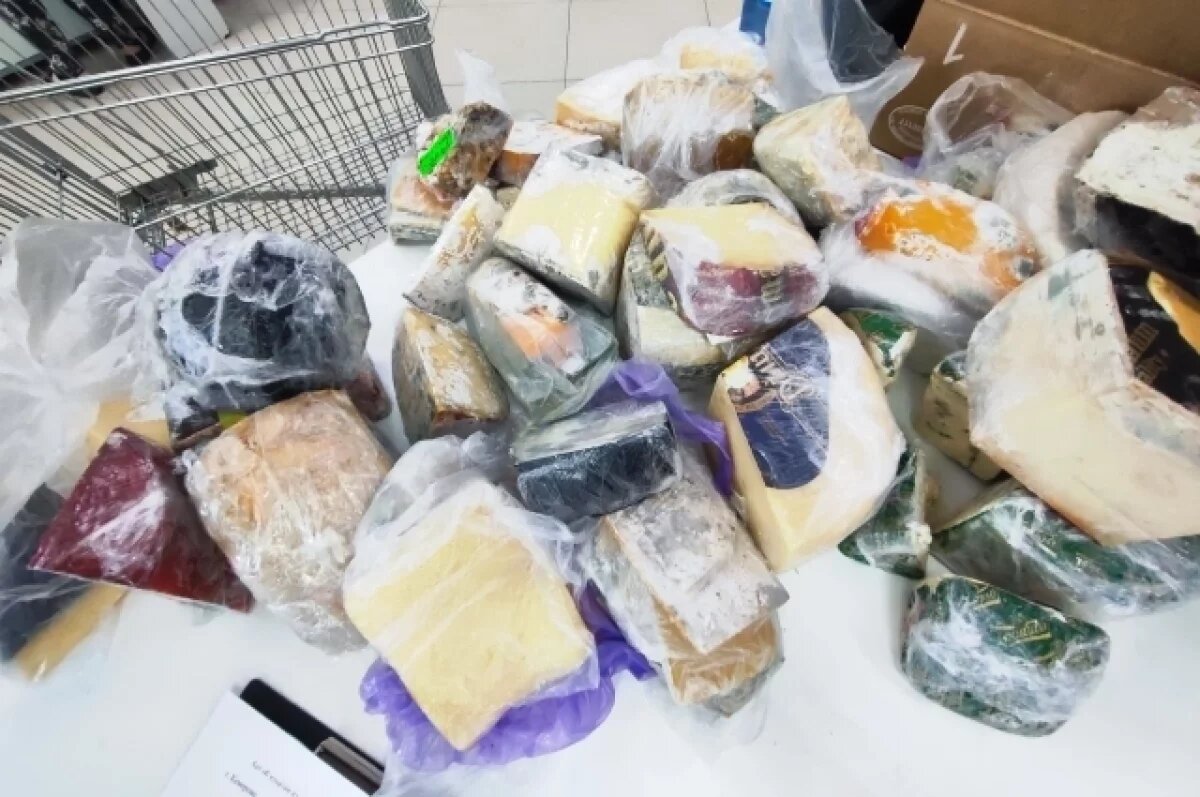    44 кг запрещённого сыра обнаружили таможенники на кемеровском рынке