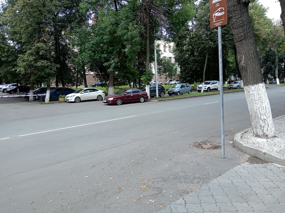 Парковка перед музеем запрещена.