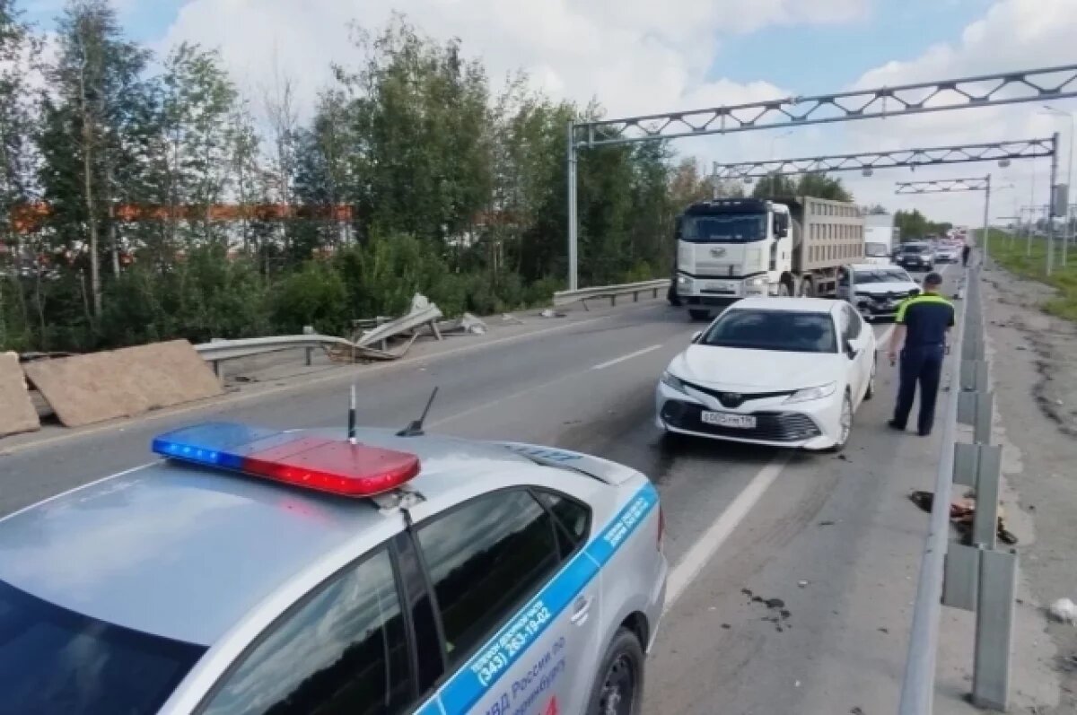    Пять автомобилей столкнулись под Екатеринбургом