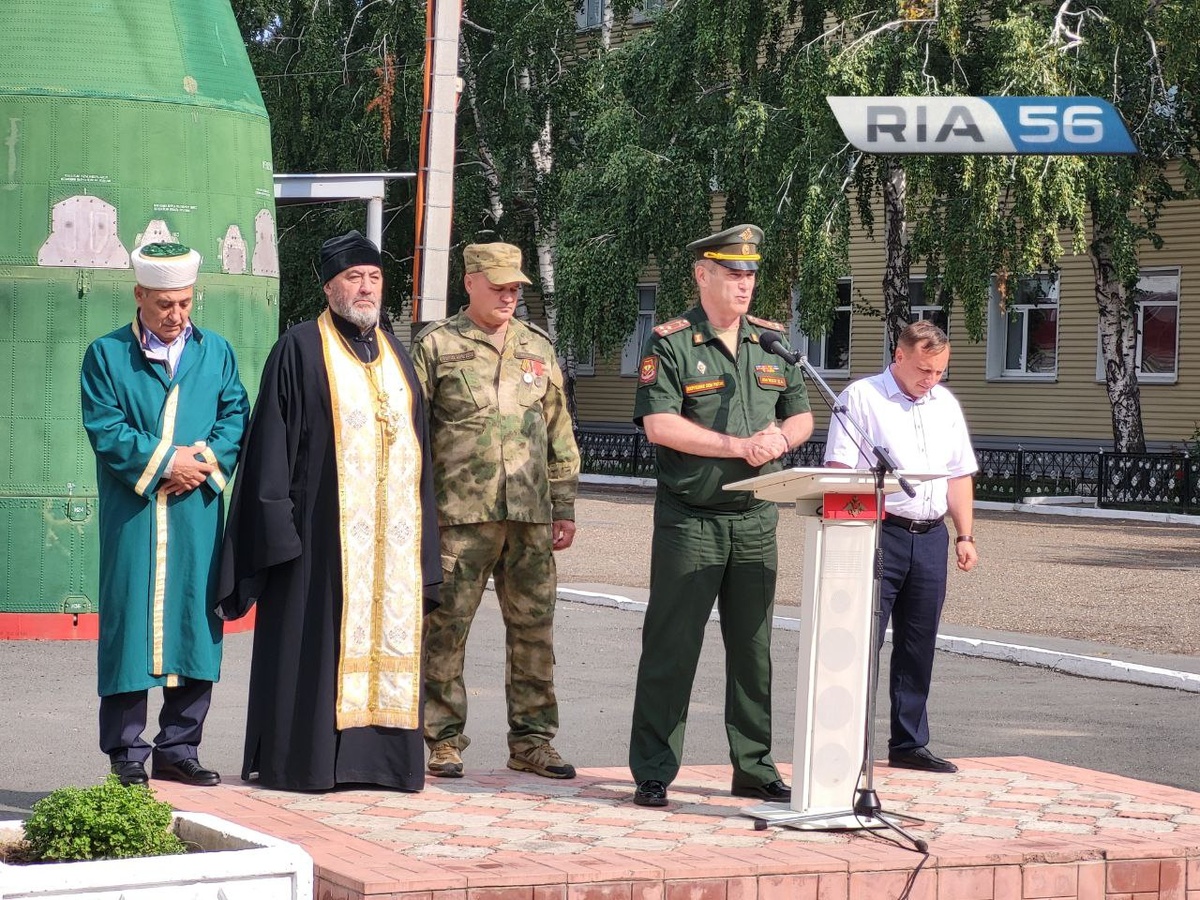  📷    20 добровольцев отправились из Оренбурга в зону СВО Белов Михаил Александрович