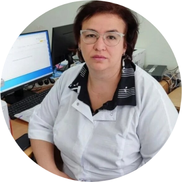 «Несмотря на сообщения о росте заболеваемости коронавирусной инфекцией на территории России, в Ульяновской области ситуация пока остается стабильной. В течение последнего месяца еженедельно выявляют от 17 до 24 случаев заболевания. При этом ковид протекает относительно легко, в стационаре на лечении ежедневно находится 2 - 4 человека. За месяц был только один летальный случай», – уточняет главный инфекционист Ульяновской области и заведующая инфекционным отделением ЦГКБ Валерия Речник.